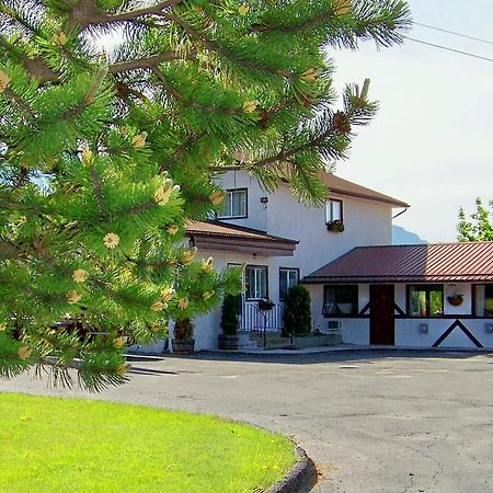 Bavarian Orchard Motel Creston Extérieur photo