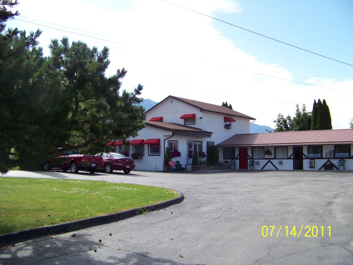 Bavarian Orchard Motel Creston Extérieur photo