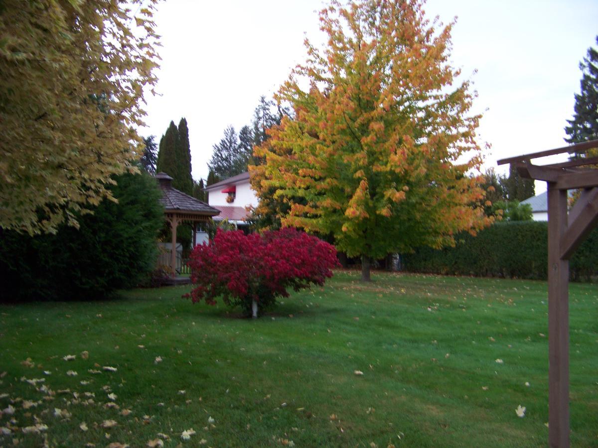 Bavarian Orchard Motel Creston Extérieur photo